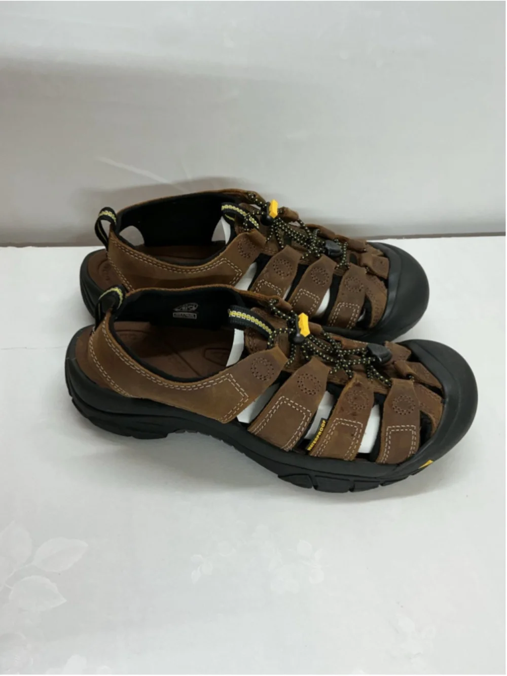 Keen sandals size 8.5
